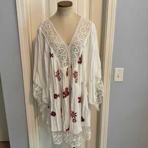 NEW Scandal Plus Size White Floral Embroidered Lace Trim Tunic Top Boho
